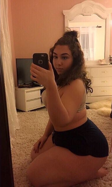 cakesxpeachesxracksx:  Thick thigh season has begun 😩👏😩👏😩