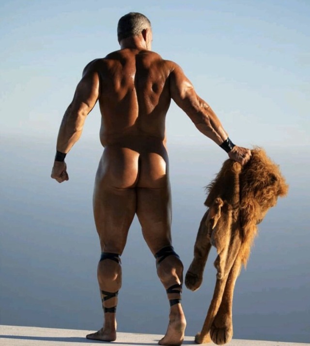 butt-boys:Throwing off my lion suit &