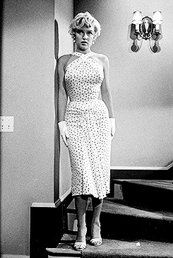elsiemarina:  Marilyn Monroe on the set of The Seven Year Itch, 1954. 