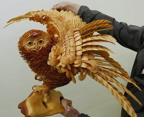 unicorn-meat-is-too-mainstream:INTRICATE ANIMALS MADE FROM WOOD CHIPS BY SERGEY BOBKOV