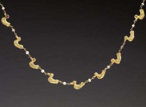 via-appia:Byzantine necklace of gold ducks and glass beads, 4th century