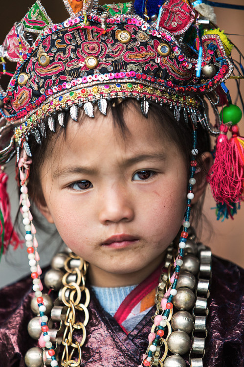 Traditional Miao fashion. Photo by 老川居（续） | SUPENGTING  | 海涛