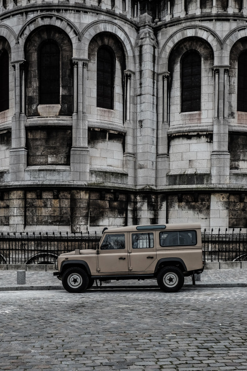 unframedpictures: Land Rover Defender shot in Paris by Thibault De Schepper - Print available, serie