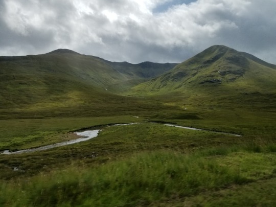 London was beguiling. But Scotland, Scotland was enchanting. The sheer beauty of it is astounding. It’s like stepping into a fairytale or waking up in a dream. A dream you’ve had before. A dream your head did not remember but your heart never forgot.