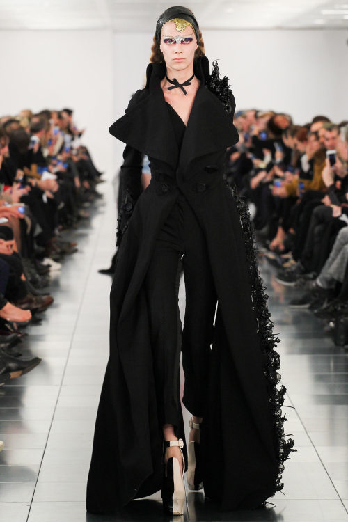 Maison Margiela S/S Couture 2015 And here he is. Galliano is among us. Again. Apart from the great e