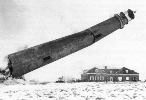 toucherdesyeux:The demolition of Shinnecock lighthouse , Long Island, New York, December 1948.