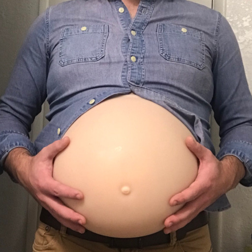 mpregboy28:All the messages I get asking how I apply my belly make up to look so real&hellip;I’m all like, dude it IS real 🤣