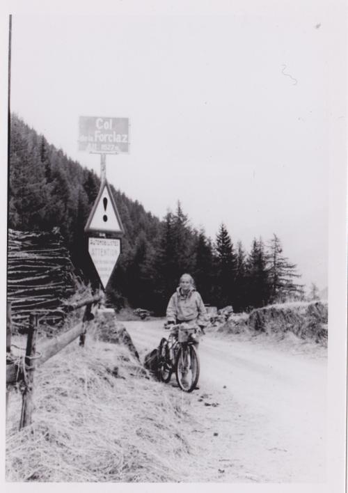 Some late 40′s cyclotouring stuff, found the the Vintage Pictures thread on french forum pigno