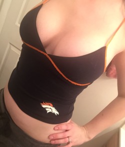 hunter1473:  Go Broncos!! Who wishes my wife