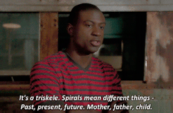 ochocolate:  vernon boyd in every episode ✿ 2x09 // party guessed  What is that? It’s a triskele. Spirals mean different things - Past, present, future. Mother, father, child.   