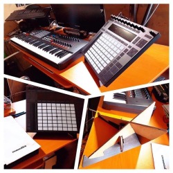 cremacaffe:  Ableton Push on a KOSMO double stand.http://cremacaffedesign.com/kosmo/  Thanks to Patrick for the nice photos! . . . . . #cremacaffedesign #synth #stand #ableton #push #abletonpush #akai #mpk261 #roli #seaboardrise #seaboard #studiolife