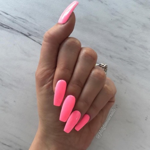 neon pink nails | Tumblr