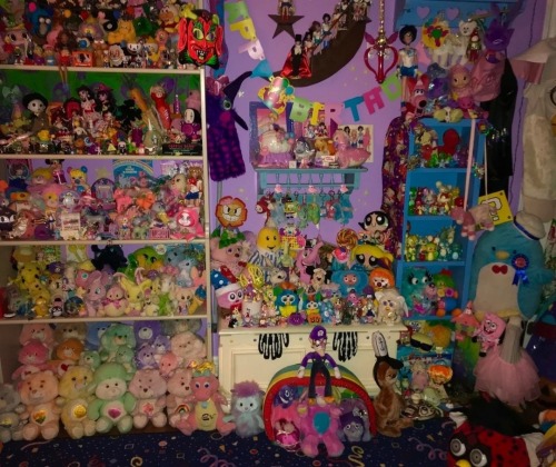 Vintage 2000s Toycore Nostalgia