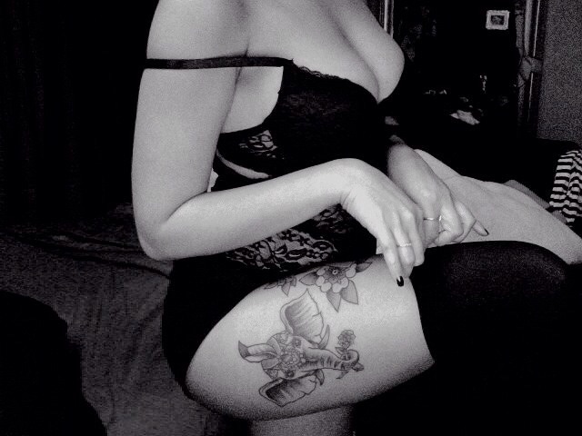 BLACK LACE ON SWEAT