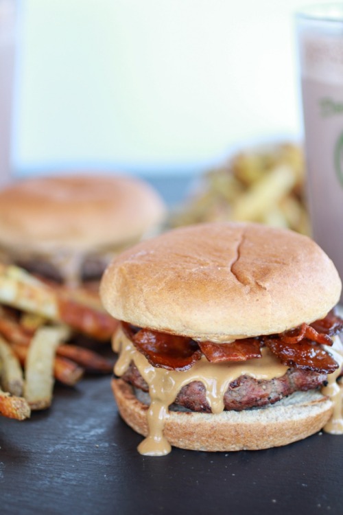food-everybody-loves:   Click here to see more 