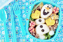 chickabiddy:  HOW TO: Olaf Bento Lunch Box!    Cute