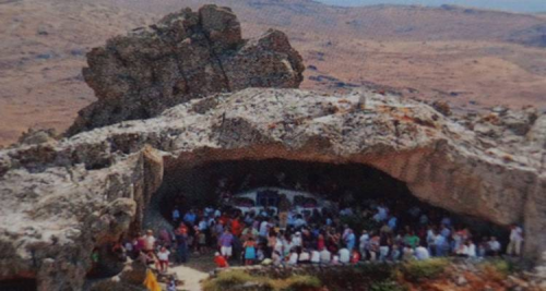 jeroenapers:De dakloze kerk van Panagia Kakaviotissa, op het Griekse eiland Lemnos.