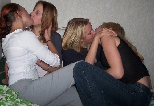 Muslim lesbian girls kissing