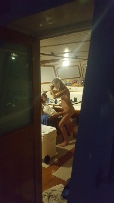 kandn21:  N met this guy last night…He invited us to his boat…I stepped outside for 5 minutes and when i went back below this is what i saw…I love my hotwife