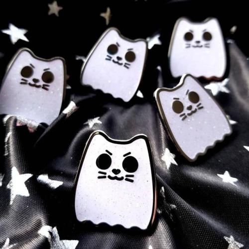 littlealienproducts:Ghost Cat Pin byRachelShneyerArt