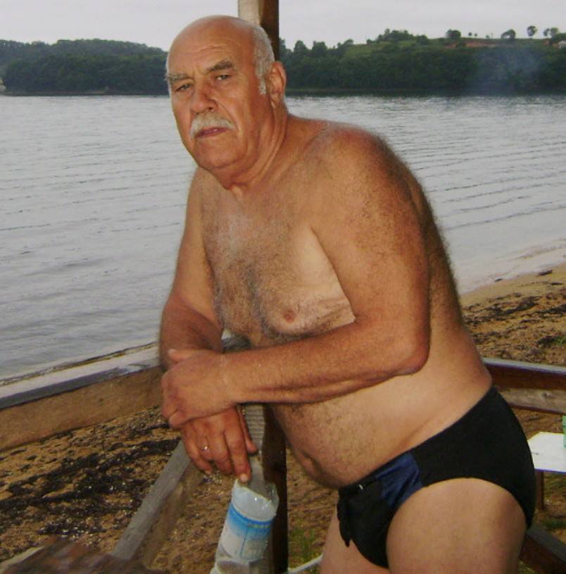silverbadbear: swissone001: Very very very handsome grandpa.   Gorgeous grandpa 