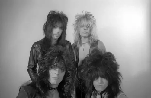 Mötley Crüe, 1981