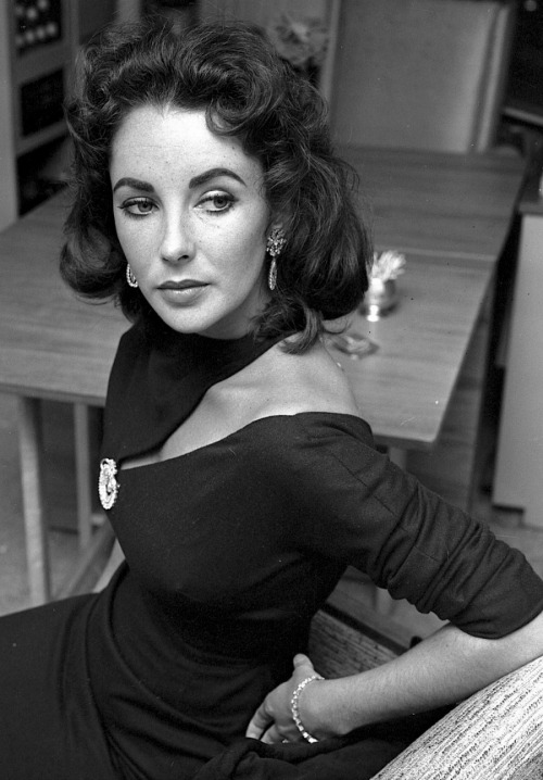 : Elizabeth Taylor, 1957. 