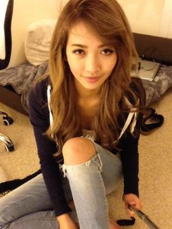 Hot Asian girl cutie in jeans - TWITTER -