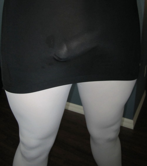 cdentity: gaynnylons:  nice tight skirt mmmmm  Fabulous… it’s like when you’d put a coin under paper