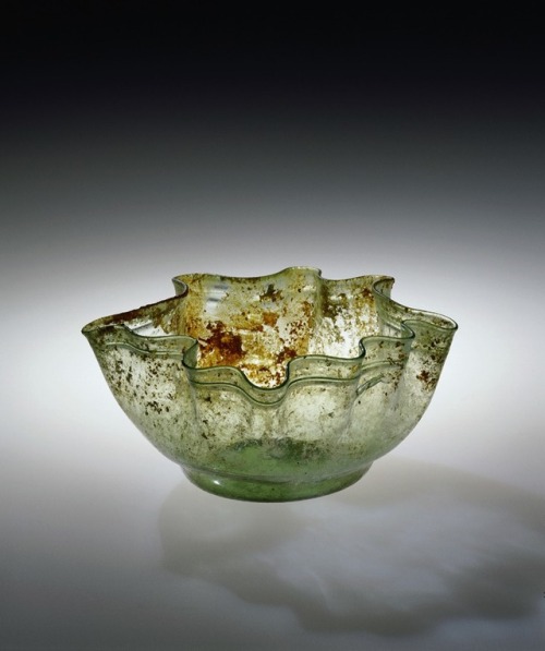 cmog:Object of the Week: Handkerchief Bowl, Roman Empire, 300-399. 97.1.16.  A popular form in conte