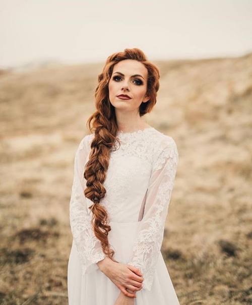 This dress and braid that works so well together @lunasecasa Shot by @aliceshootspeople #trenzasasi 