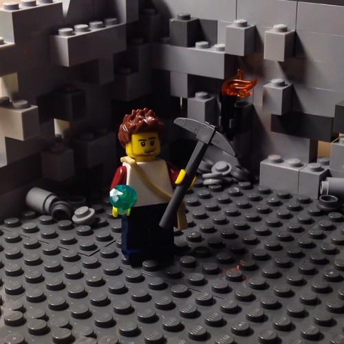 all-the-other-stuff:  Today’s task: Mining. #lego #minecraft #vitruvianbrix
