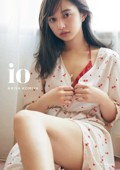 4 type cover of  komiya arisa photo style book - io 小宮有紗フォトスタイルブック io（イオ）check outthe link belo