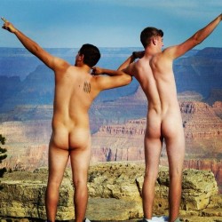 benudenfree:  Friends let their pants down at the Grand Canyon    :)     cool shot 