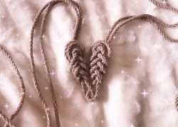 tiababyboo:  Pretty knot