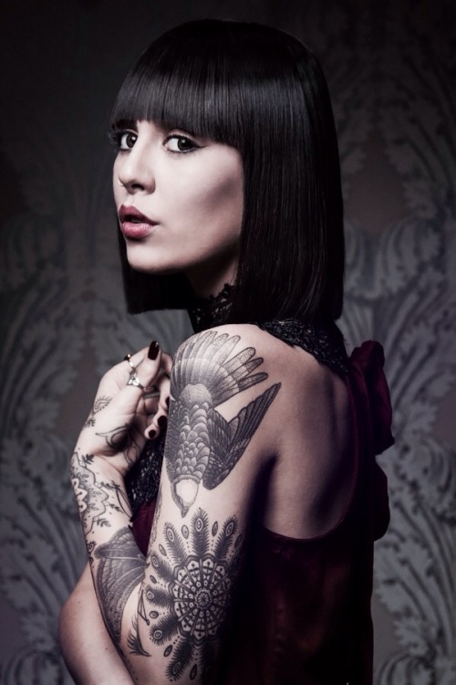 hannahpixiesnowdondaily:Hannah snowdon for queen bee