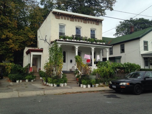 sunraysparkles:  I saw this house and all I could think was that my future house would probably look like this