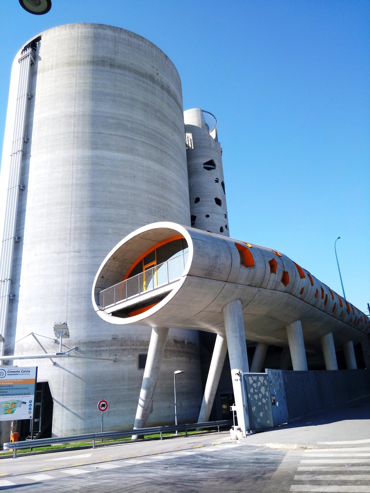 kradify:Sympa la cimenterie Porte d’Ivry.