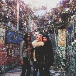 Having a day with @akitching and @roxxxyxo  (at Philadelphia&rsquo;s Magic Gardens)