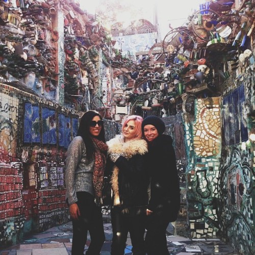 Having a day with @akitching and @roxxxyxo  (at Philadelphia’s Magic Gardens)
