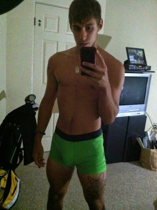chicosmexicanosalxtremo:  Con y sin ;)