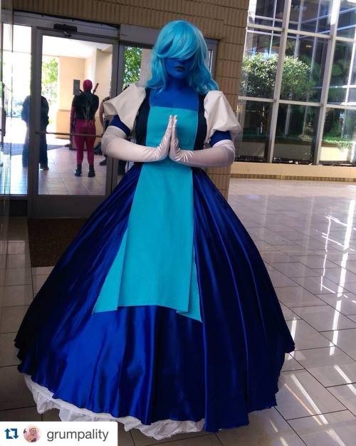 maphix:  Thanks to @grumpality for getting this picture of my sapphire!! c: i got some nice professional shots too while I was there, I hope to have those soon! Ramencon was fun, I’m hoping to go all weekend next time!  