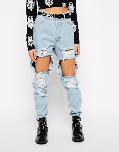 mirnah:  Wishlist: Your Eyes Lie Mom Jeans With Extreme Ripped Front