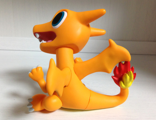 zombiemiki:  New Pokemon Time Charizard figure. I love the Pokemon Time series and design so much, and this Charizard is just precious. He is a present to my husband for his birthday! 