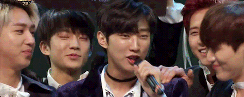 orange-sandeul:  when friends are too proud of you