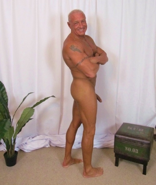 maturemanexhibitionist: A few random shots between while changing gear.