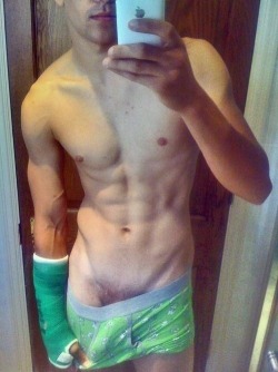 brodays:  Hot Self Pic Studs! Hundreds Of