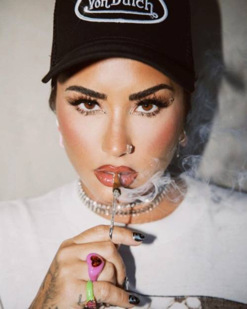 DEMI LOVATO - Page 2 24a13e02ba2821b9d7e4df3653550327d0ec44be