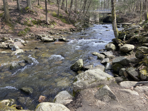 Driving back home from PA yesterday, I made a point to stop again in Kent Falls State Park in CT, th