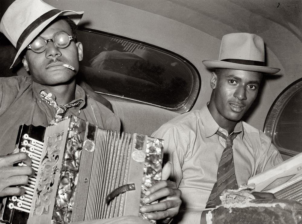 wehadfacesthen:
“ Musicians in the back seat playing accordion and washboard, New Iberia, Louisiana, October 1938. A photo by Russell Lee for the Farm Security Administration
”